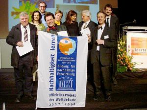 Nachhaltigkeit lernen: Institut Dr. Flad zum fünften Mal von der UNESCO ausgezeichnet