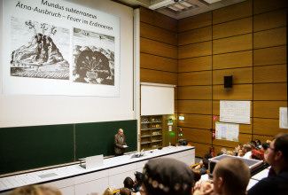 Prof. Dr. Georg Schwedt: Chemie vom Erdinneren bis ins Universum