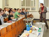 Vortrag "Ein Tag im Leben eines Chemikers" mit Prof. Leo Gros