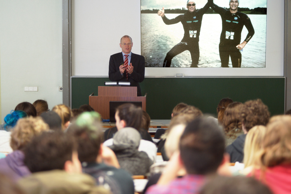 Vortrag von Prof. Andreas Fath: "Schwimmmarathon für den Gewässerschutz"