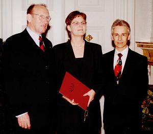 v.l.n.r.: Fachgruppenvorsitzender Prof. Dr. Gerd Meyer, Preisträgerin Dr. Katrin Sommer, Dr. Jürgen Flad