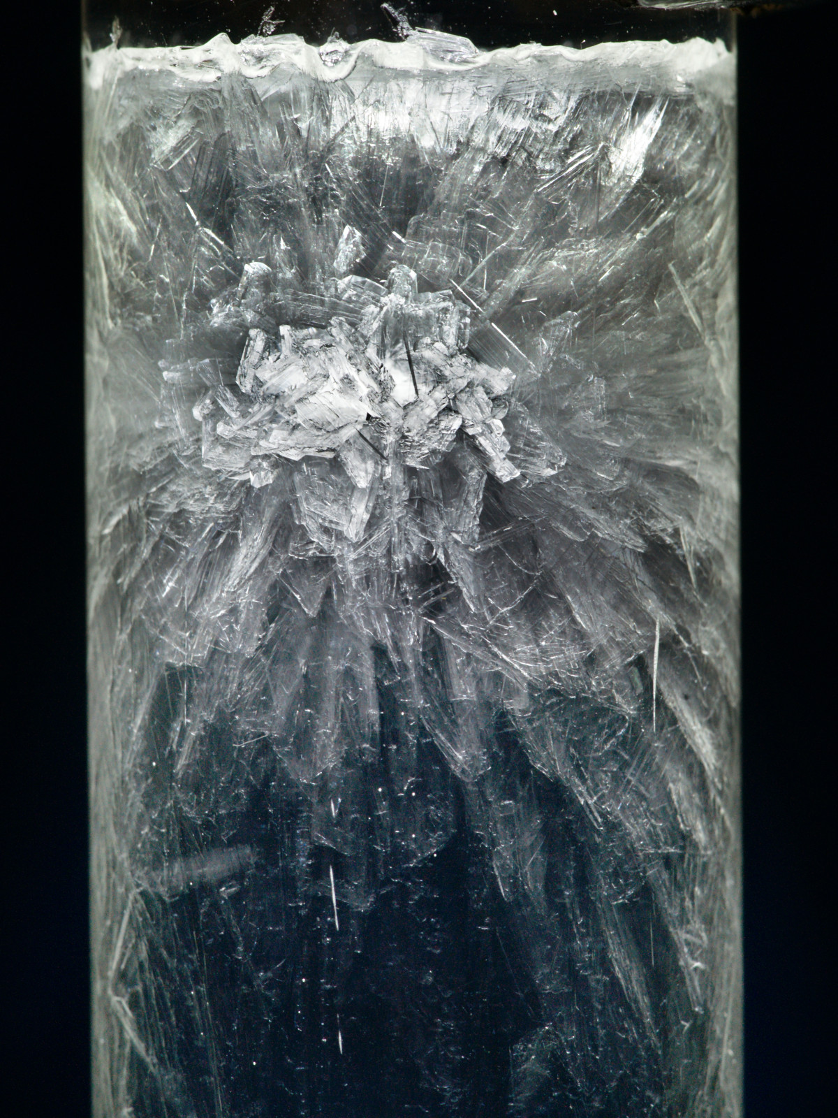 Kristallisation von Natriumsulfat - Experimente aus dem Institut Dr. Flad